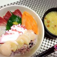 母と海鮮丼、なめこ汁を作りました😁